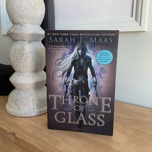 Throne of Glass Paperback Book